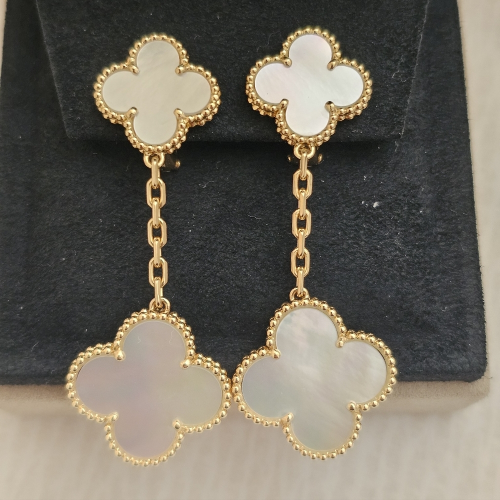 VAN CLEEF & ARPELS Magic Alhambra Earring Yellow Gold Mother of Pearl 2 Motif